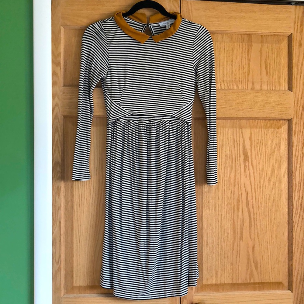 Envie de Fraise Gorgeous Nursing Dress Paris Vibes 2/4